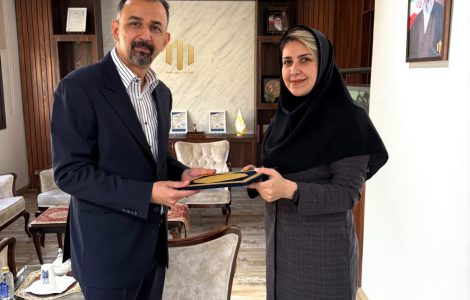 تقدیر مدیرعامل شرکت تجهیز محیط از مدیر روابط عمومی به مناسبت روز ارتباطات و روابط عمومی